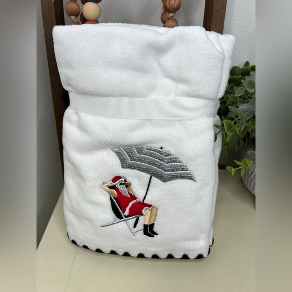 Brand New- Kassatex - Set of 2 Santa at the Beach Hand Towels - Picture 1 of 4